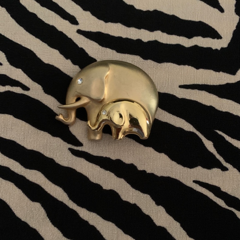 Gold Toned Mom and Baby Elephant Brooch